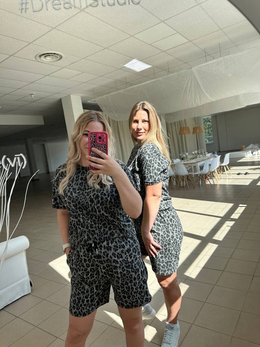 LEOPARDA KOMPLEKTS AR AKMENTIŅIEM